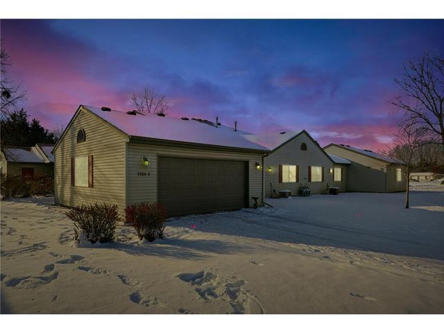 1324 Carriage Drive #B, Hudson, WI 54016