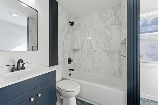 37 Sun Valley Rd, Holyoke, MA 01040