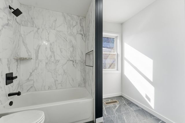 37 Sun Valley Rd, Holyoke, MA 01040