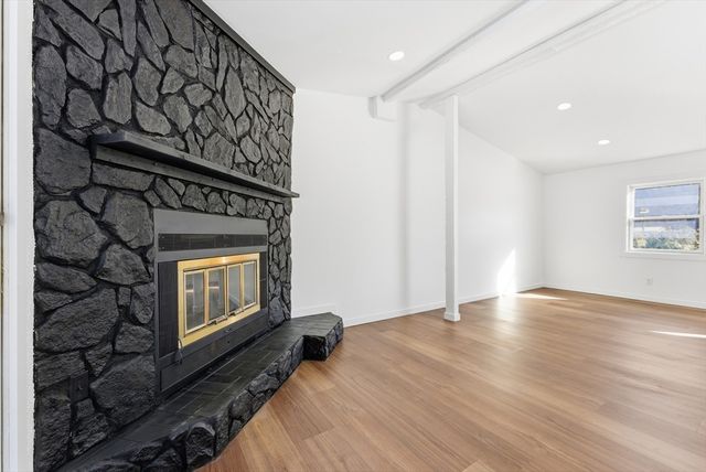 37 Sun Valley Rd, Holyoke, MA 01040