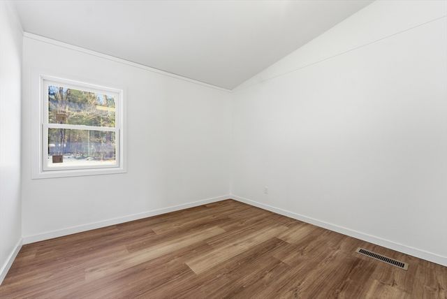 37 Sun Valley Rd, Holyoke, MA 01040