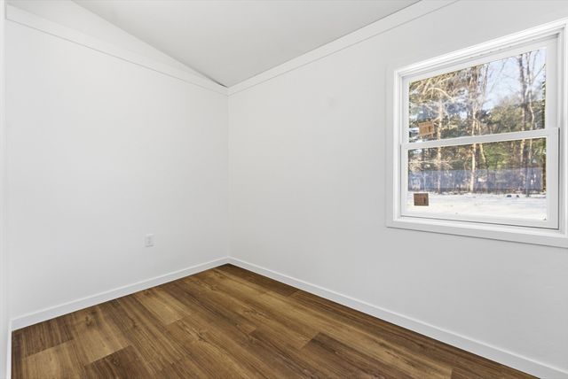 37 Sun Valley Rd, Holyoke, MA 01040