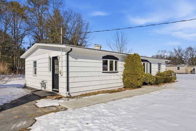 37 Sun Valley Rd, Holyoke, MA 01040