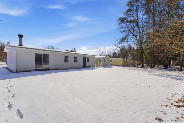 37 Sun Valley Rd, Holyoke, MA 01040