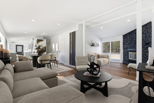 37 Sun Valley Rd, Holyoke, MA 01040