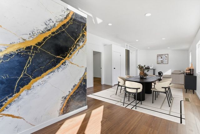 37 Sun Valley Rd, Holyoke, MA 01040