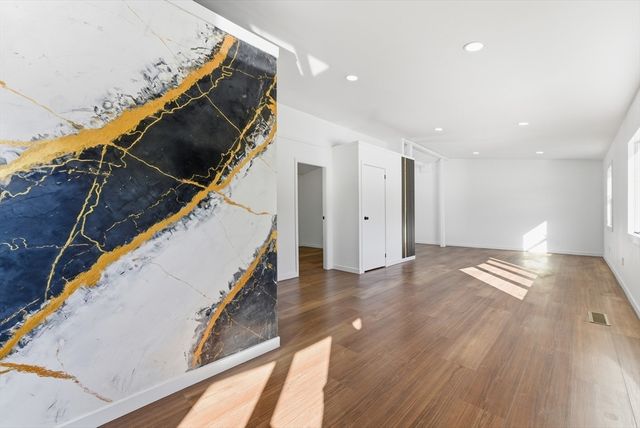 37 Sun Valley Rd, Holyoke, MA 01040