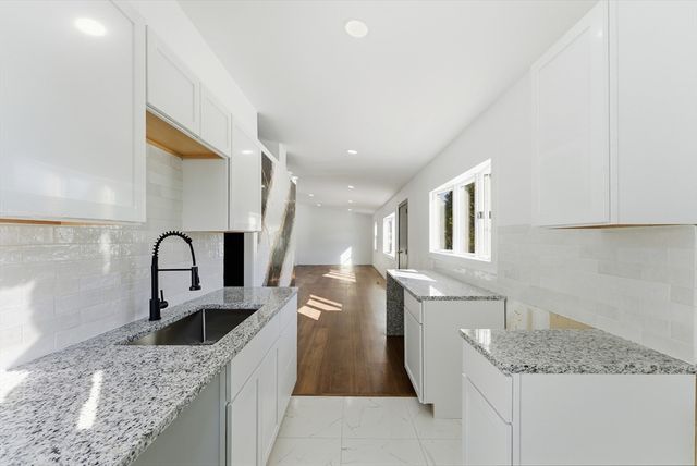 37 Sun Valley Rd, Holyoke, MA 01040