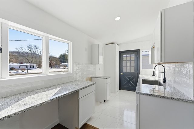 37 Sun Valley Rd, Holyoke, MA 01040