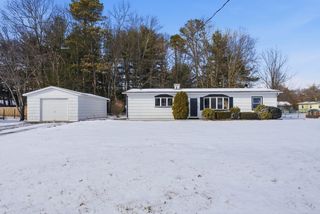 37 Sun Valley Rd, Holyoke, MA 01040