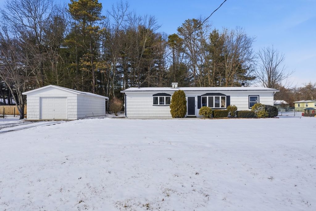37 Sun Valley Rd, Holyoke, MA 01040