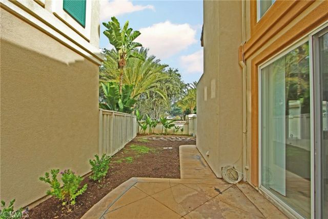 8 SANTA VICTORIA AISLE, Irvine, CA 92606
