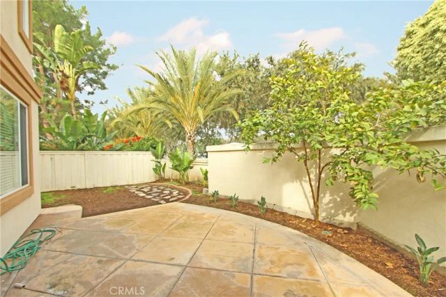 8 SANTA VICTORIA AISLE, Irvine, CA 92606