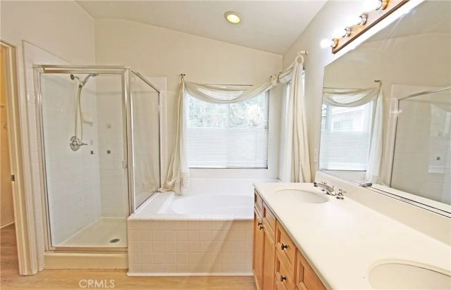 8 SANTA VICTORIA AISLE, Irvine, CA 92606