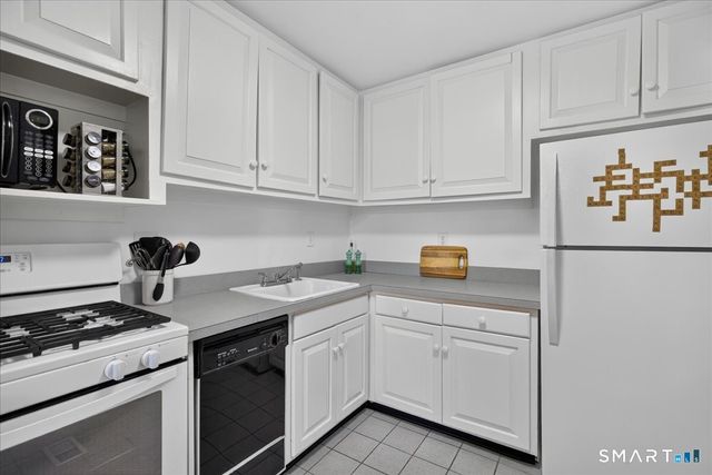 49 East Broadway B, Milford, CT 06460