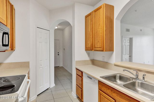 7801 POINT MEADOWS Drive 7308, Jacksonville, FL 32256