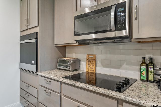 6074 Hamilton Meadows Way, Tyler, TX 75703