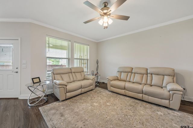 6074 Hamilton Meadows Way, Tyler, TX 75703