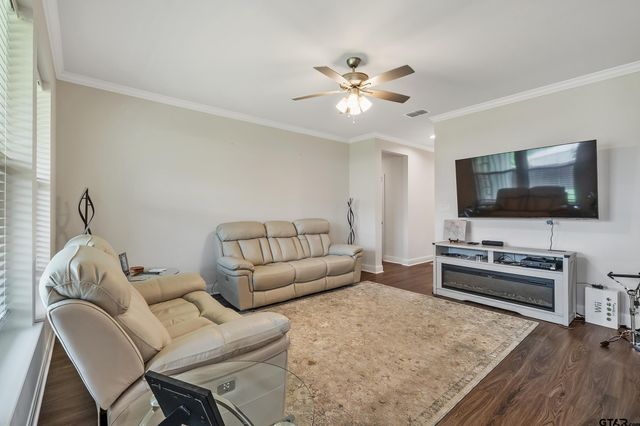 6074 Hamilton Meadows Way, Tyler, TX 75703