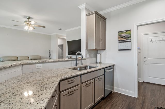 6074 Hamilton Meadows Way, Tyler, TX 75703