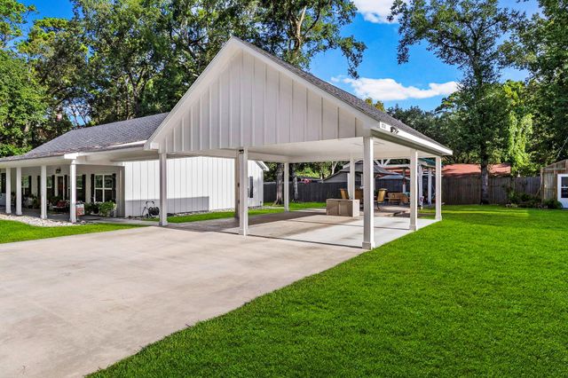 1012 W Jones Street, Livingston, TX 77351