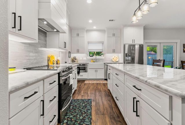 1012 W Jones Street, Livingston, TX 77351