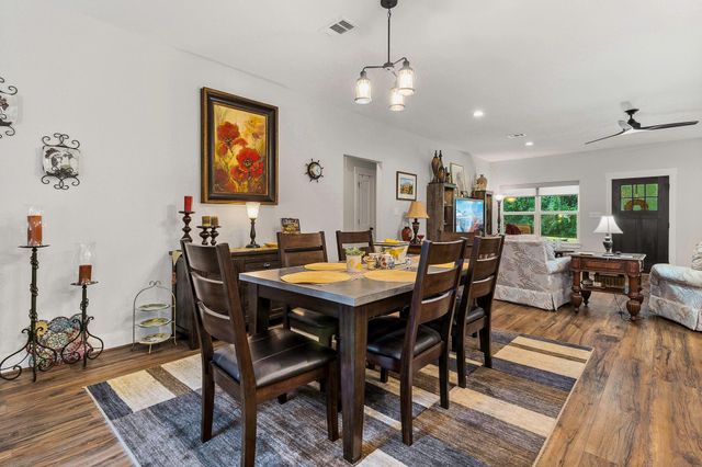 1012 W Jones Street, Livingston, TX 77351