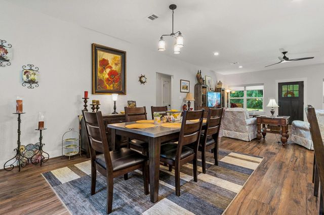 1012 W Jones Street, Livingston, TX 77351
