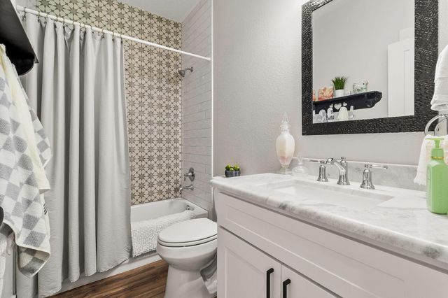 1012 W Jones Street, Livingston, TX 77351