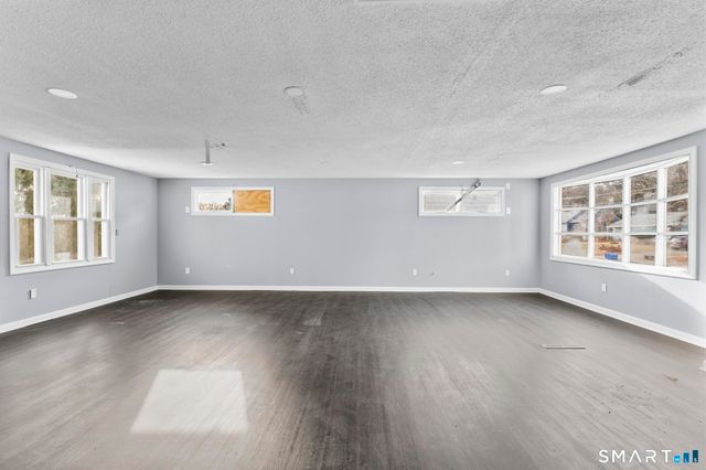 61 Flyers Drive, Norwich, CT 06360