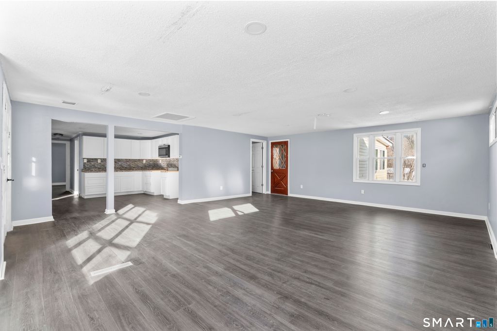 61 Flyers Drive, Norwich, CT 06360