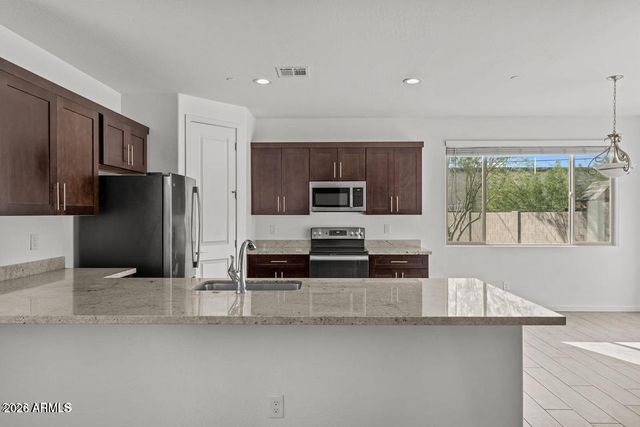 721 E CAROL Avenue, Phoenix, AZ 85020