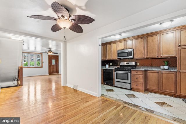 390 GLEN COVE, Collingdale, PA 19023