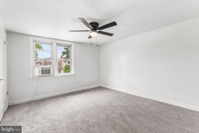 390 GLEN COVE, Collingdale, PA 19023