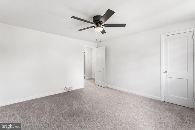 390 GLEN COVE, Collingdale, PA 19023