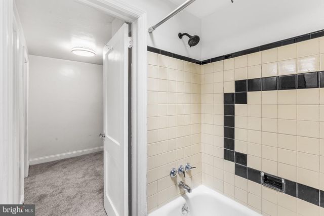 390 GLEN COVE, Collingdale, PA 19023