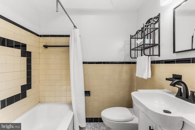 390 GLEN COVE, Collingdale, PA 19023