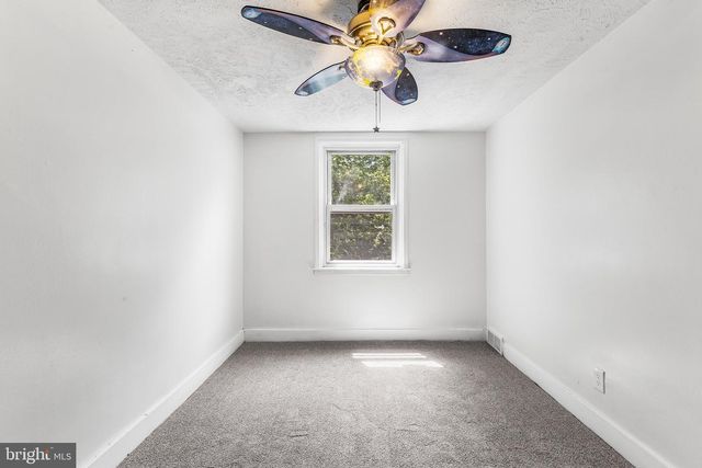 390 GLEN COVE, Collingdale, PA 19023