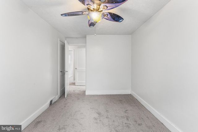 390 GLEN COVE, Collingdale, PA 19023