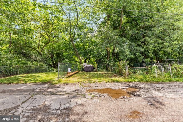 390 GLEN COVE, Collingdale, PA 19023