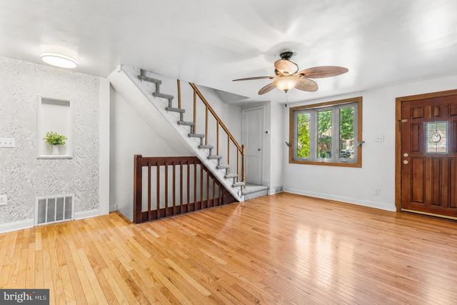 390 GLEN COVE, Collingdale, PA 19023
