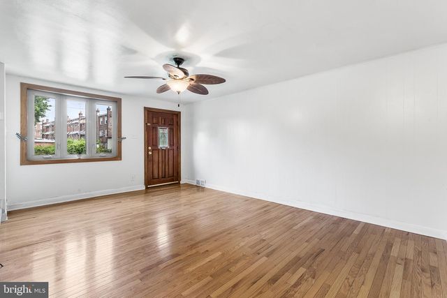 390 GLEN COVE, Collingdale, PA 19023