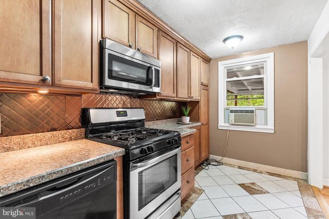 390 GLEN COVE, Collingdale, PA 19023