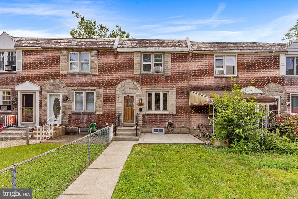 390 GLEN COVE, Collingdale, PA 19023