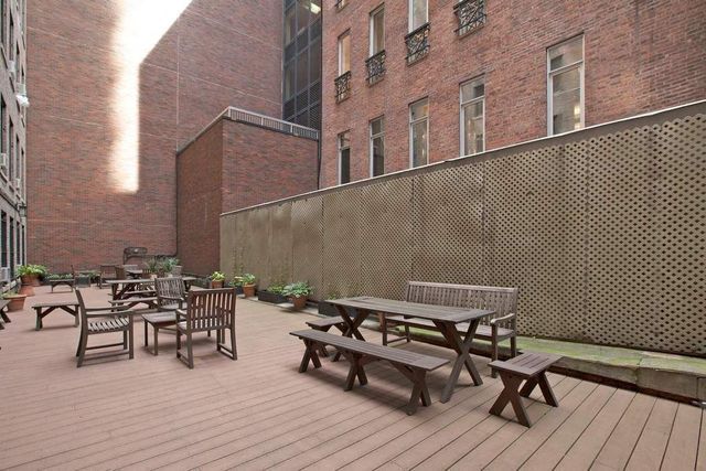 150 E 49th St Apt 3E, New York City, NY 10017