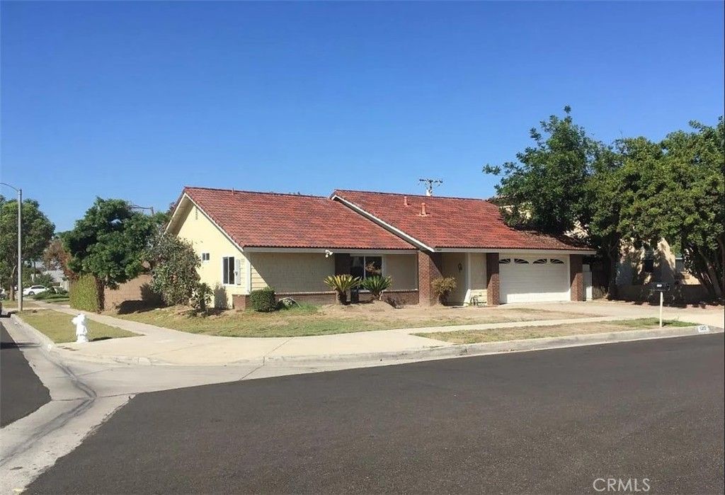 5313 W Lehnhardt, Santa Ana, CA 92704