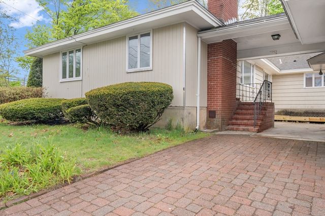 35 Peters St 1, North Andover, MA 01845