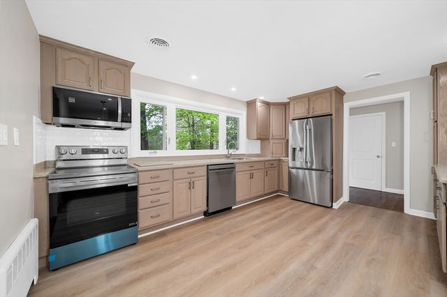 35 Peters St 1, North Andover, MA 01845
