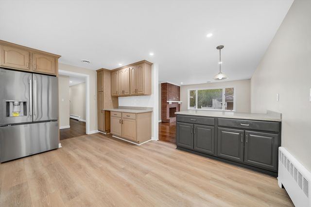 35 Peters St 1, North Andover, MA 01845