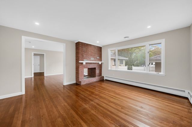 35 Peters St 1, North Andover, MA 01845
